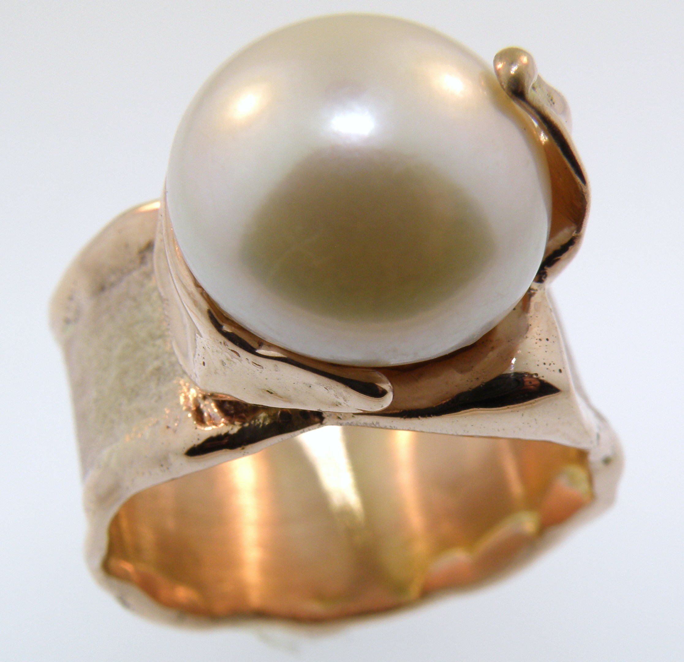 White Freshwater Pearl in 14 Karat Rose Gold
